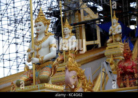 Bangkok. 2nd Oct, 2017. This photo taken on Oct. 2, 2017 shows decorative sculptures in front of the royal crematorium for the late Thai King Bhumibol Adulyadej in Bangkok, Thailand. A royal funeral for Thailand's late King Bhumibol Adulyadej is scheduled in late October. Credit: Rachen Sageamsak/Xinhua/Alamy Live News Stock Photo
