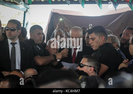 Gaza, Gaza Strip, Palestinian Territory. 2nd Oct, 2017. The Palestinian government delegation arrived in Gaza through the Erez crossing, amidst a large popular reception of Palestinian audiences. Credit: Ahmad Salem/ZUMA Wire/Alamy Live News Stock Photo