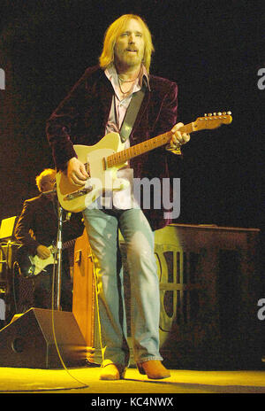 Pittsburgh, PA, USA. 10th June, 2008. 02 October 2017 - Tom Petty, whose Florida-bred quintet the Heartbreakers was one of the defining arena-rock acts of the 1970s with hits like "Breakdown,"" has died after suffering a heart attack Sunday at his home. He was 66. American musician, singer, songwriter, multi instrumentalist and record producer. He is best known as the lead singer of Tom Petty and the Heartbreakers, but is also known as a member and co-founder of the late 1980s supergroup the Traveling Wilburys (under the pseudonyms of Charlie T. Wilbury Jr. and Muddy Wilbury), and his earl Stock Photo