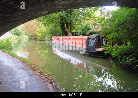Narrowboat on Oxford Canal near Jericho, Oxford