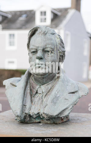 BUST OF JOHN LOGIE BAIRD IN HIS HOMETOWN OF HELENSBURGH SCOTLAND Stock ...