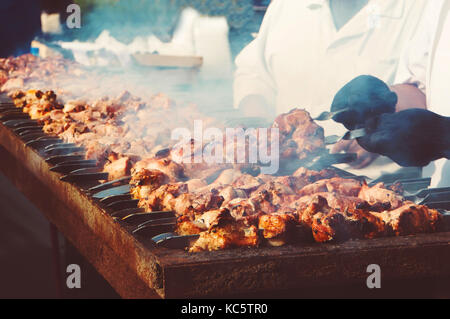 https://l450v.alamy.com/450v/kc5tr0/appetizing-delicious-fried-pieces-of-meat-on-skewers-are-roasted-on-kc5tr0.jpg