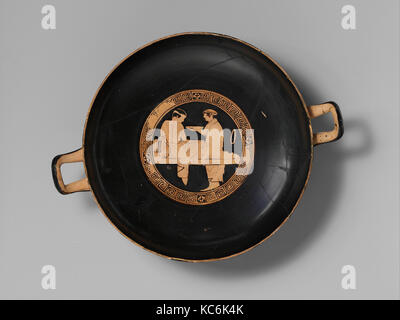 Terracotta kylix (drinking cup), mid-5th century B.C Stock Photo