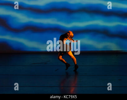 New York, United States. 01st Oct, 2017. Members of Ballet Hispanico BHdos perform excerpt from Ritmo Y Ruido during Bright Lights Shinning Stars Gala 2017 honors Ann Reinking at NYU Skirball Center Credit: Lev Radin/Pacific Press/Alamy Live News Stock Photo