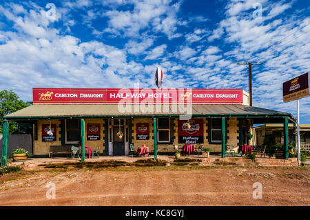 Halfway Hotel right at the Barrier Highway from South Australia to New South Wales. Stock Photo