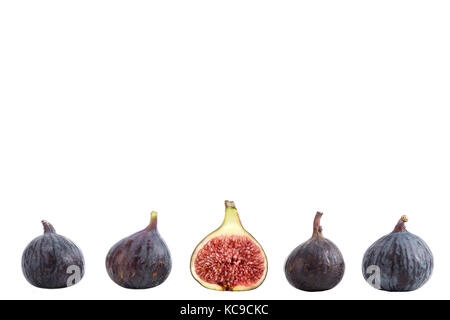 Food frame made of ailgned figs on white background, with one alf cut in the midle Stock Photo