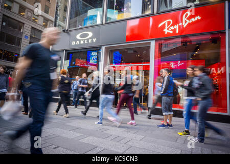 Ray- Ban sunglasses store in Covent Garden, London, UK Stock Photo - Alamy