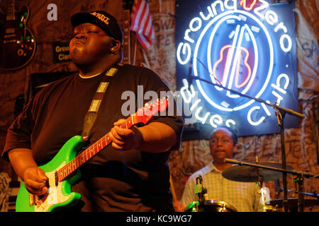 CLARKSDALE, MISSISSIPPI, May 8, 2015 : 15-years old bluesman Christone Kingfish Ingram plays at Ground Zero Blues Club in Clarksdale, during The Carav Stock Photo