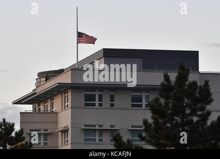 Berlin, Germany. 3rd Oct, 2017. The US flag flies at half mast at the United States embassy in Berlin, Germany, 3 October 2017. A shooting in Las Vegas has left at least 58 dead and more than 500 injured. Credit: Paul Zinken/dpa/Alamy Live News Stock Photo