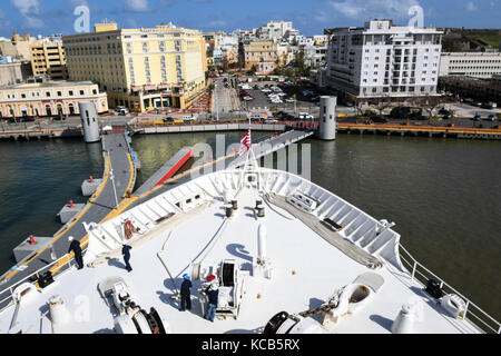 The Military Sealift Command hospital ship USNS Comfort (T-AH 20) arrives in San Juan, Puerto Rico, to provide humanitarian relief. Stock Photo