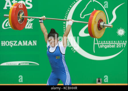 Ashgabat 2017 - 5th Asian Indoor & MartialArts Games 17-09-2017. Yulduz Jumabayewa (TKM) competes in the clean and jerk competition Stock Photo