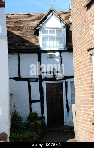 Tumbleweed Cottage, Bovingdon, Hertfordshire is a timber framed building, standing just off the High Street Stock Photo