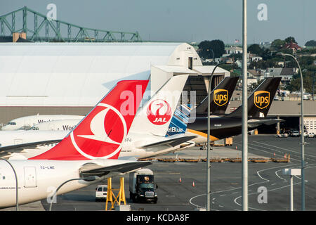 United Airlines Boeing 747 at gate Narita International Airport Tokyo ...