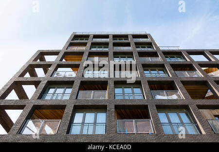 Square grid pattern on the facade of Banyan Wharf homes in Hackney London Stock Photo