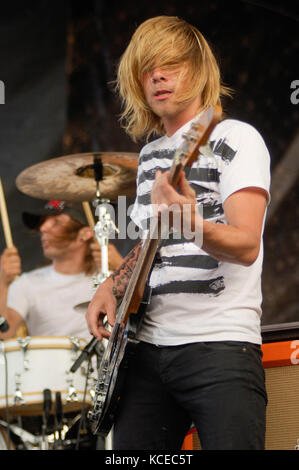 Bryan Donahue✨ Bryan Donahue of Boys Like Girls performs at the 2007 Vans