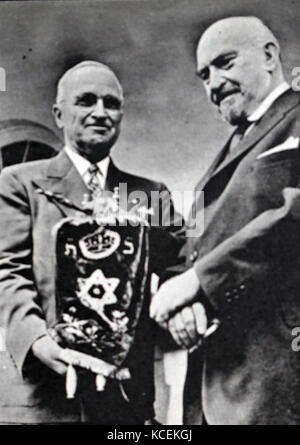 Photograph of Chaim Weizmann (1874-1952) Zionist leader, Israeli statesman and President of Israel, with President Harry S. Truman (1884-1972) an American politician and President of the United States of America. Dated 20th Century Stock Photo