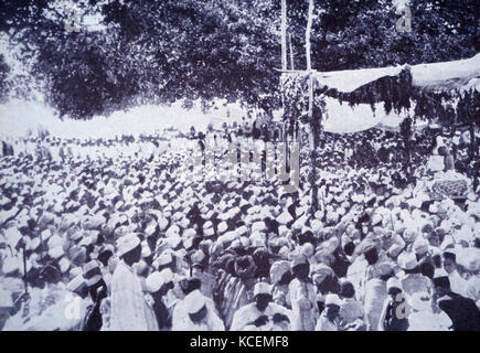 Mahatma Gandhi during the 'Salt March', 1930 Stock Photo: 37009807 - Alamy