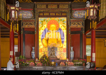 Golden Buddha in Baoguo Temple, Mt Emei, Sichuan, China Stock Photo