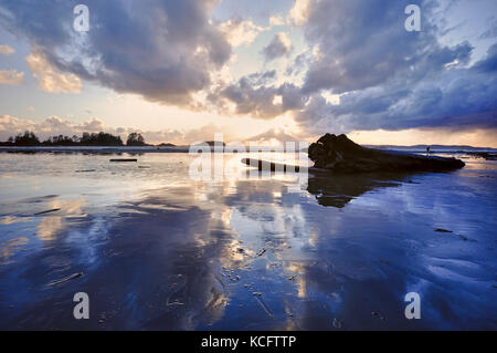 Sunset on Chesterman Beach, Tofino, Vancouver Island, BC Canada. Stock Photo