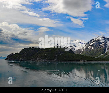 Blue skies over the Fairweather range in John Hopkins Inlet, Glacier Bay National Park and Preserve Stock Photo