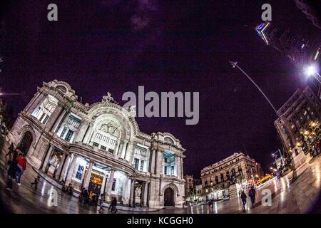 Daily life of the city of Mexico. Tour of the Alameda, Fine arts and historic center of the Mexican capital. (Photo: Luis Gutierrez / NortePhoto.com) Stock Photo