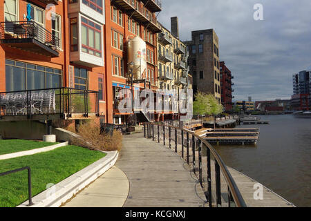 The Milwaukee Riverwalk winds through Historic Third Ward, Milwaukee, Wisconsin, USA Stock Photo