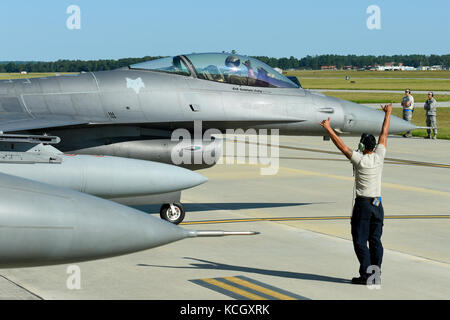 National Guard Base, South Carolina Air National Guard, launches an F-16 Fighting Falcon fighter jet to relocate in preparation for Hurricane Irma’s potential impact, Sept. 9, 2017. Hurricane Irma peaked as a Category 5 hurricane in the Atlantic Ocean and is projected to impact parts of S.C. (U.S. Air National Guard photo by Master Sgt. Caycee Watson) Stock Photo