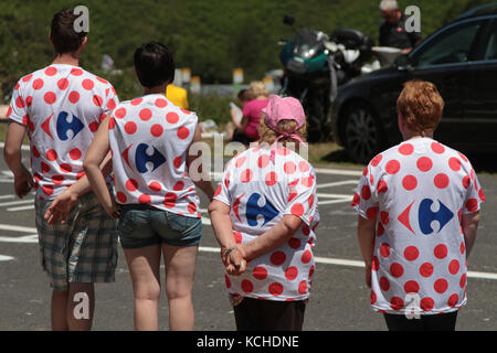 PIERRE SAINT-MARTIN, FRANCE, July 14, 2015 : Spectators wait for the passage of the runners of Tour de France through the mountain chains of the Pyren Stock Photo