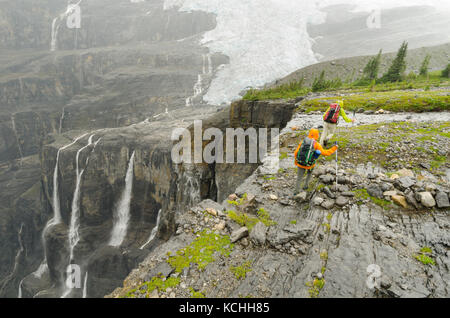 Hiking in front of the incredible Icefall Brook canyon and the Lyell Glacier, Icefall traverse, BC Rockies Stock Photo