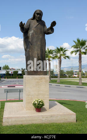 Statue of Mother Teresa in Tirana, Albania Stock Photo …