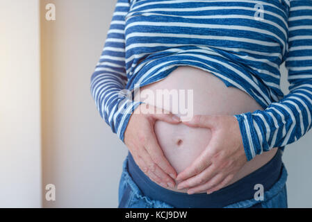 Pregnant Woman Naked Body Fifth Month Of Pregnancy Stock Photo Alamy