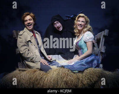 (left to right) Hadley Fraser as Frederick Frankenstein, Ross Noble as Igor and Summer Strallen as Inga, at a photocall for Mel Brooks' musical comedy Young Frankenstein, at the Garrick Theatre, London Stock Photo