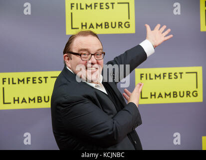 Hamburg, Germany. 5th Oct, 2017. Actor Gustav Peter Woehler arrives at the opening of the 25th Hamburg Film Festival at the CinemaxX in Hamburg, Germany, 5 October 2017. The festival ends on 14 October. Credit: Georg Wendt/dpa/Alamy Live News Stock Photo