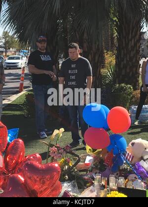 Las Vegas, Nevada, USA. 05th Oct, 2017. Poignant image of Las Vegas mourner who has a t-shirt saying 'we bleed the same.' Credit: Benjamin McGurk/Alamy Live News Stock Photo