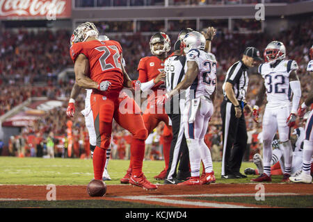 Tampa, Florida, USA. 5th Oct, 2017. Tampa Bay Buccaneers running back Doug Martin (22) celebrates after a touchdown during the game against the New England Patriots on Thursday October 5, 2017 at Raymond James Stadium in Tampa, Florida. Credit: Travis Pendergrass/ZUMA Wire/Alamy Live News Stock Photo