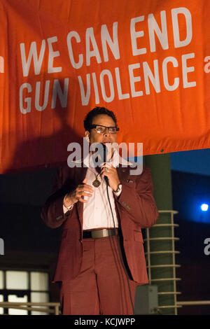 Las Vegas, USA. 05th Oct, 2017. On Oct. 5, 2017, at the East Las Vegas Community Center, Nev. Sen. Pat Spearman, D-North Las Vegas, speaks during a vigil to commemorate the victims of the Route 91 Harvest Country Music Festival mass shooting. Credit: Jason Ogulnik/Alamy Live News Stock Photo