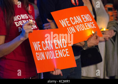 Las Vegas, USA. 05th Oct, 2017. On Oct. 5, 2017, at the East Las Vegas Community Center, attendees listen as Nev. Sen. Pat Spearman, D-North Las Vegas, speaks during a vigil to commemorate the victims of the Route 91 Harvest Country Music Festival mass shooting. Credit: Jason Ogulnik/Alamy Live News Stock Photo