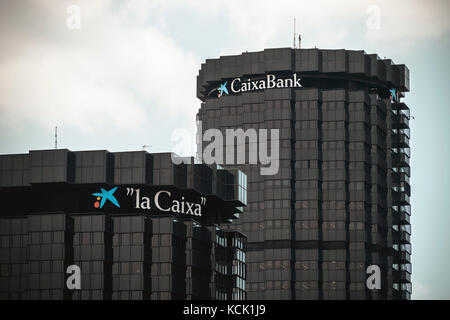 Barcelona, Spain. 6th Oct, 2017. The 'Caixa' will relocate their headquarters from Catalonia to Palma de Mallorca as the Catalan government announces an unilateral declaration of independence from Spain for the next days after a secession referendum at October 1st. The Bank reacts that way prevent to be located outside of the EC, even if for minutes. Spain's Central Government denies that there have been a referendum and does not accept the result as the Catalan referendum law had been suspended by Spain's constitutional court Credit: Matthias Oesterle/Alamy Live News Stock Photo