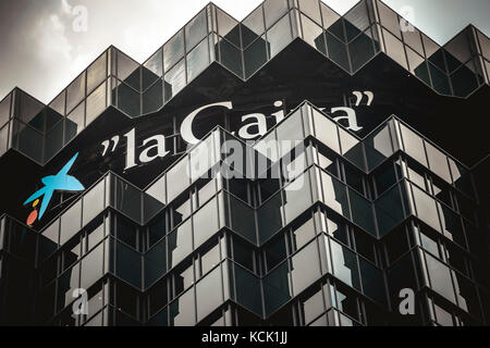 Barcelona, Spain. 6th Oct, 2017. The 'Caixa' will relocate their headquarters from Catalonia to Palma de Mallorca as the Catalan government announces an unilateral declaration of independence from Spain for the next days after a secession referendum at October 1st. The Bank reacts that way prevent to be located outside of the EC, even if for minutes. Spain's Central Government denies that there have been a referendum and does not accept the result as the Catalan referendum law had been suspended by Spain's constitutional court Credit: Matthias Oesterle/Alamy Live News Stock Photo