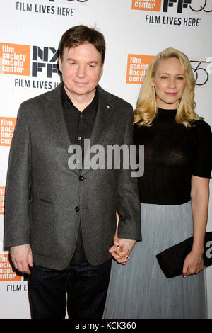 New York, USA. 5th Oct, 2017. Mike Myers and his wife Kelly Tisdale attend the 'Spielberg' premiere during the 55th New York Film Festival at Alice Tully Hall on October 5, 2017 in New York City. Credit: Geisler-Fotopress/Alamy Live News Stock Photo