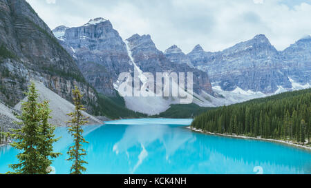 Mountain and lake in Jasper national park Stock Photo
