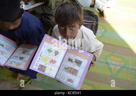 Lahore, Pakistan. 06th Oct, 2017. Pakistani teachers teaching their class in a government funded Non Formal Basic Education School (NFBES) outskirts of Lahore on October 05, 2017.World Teachers' Day, held annually on October 5 since 1994, commemorates teachers' organizations worldwide. Its aim is to mobilize support for teachers and to ensure that the needs of future generations will continue to be met by teachers. Credit: Rana Sajid Hussain/Pacific Press/Alamy Live News Stock Photo