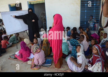 Lahore, Pakistan. 06th Oct, 2017. Pakistani teachers teaching their class in a government funded Non Formal Basic Education School (NFBES) outskirts of Lahore on October 05, 2017.World Teachers' Day, held annually on October 5 since 1994, commemorates teachers' organizations worldwide. Its aim is to mobilize support for teachers and to ensure that the needs of future generations will continue to be met by teachers. Credit: Rana Sajid Hussain/Pacific Press/Alamy Live News Stock Photo