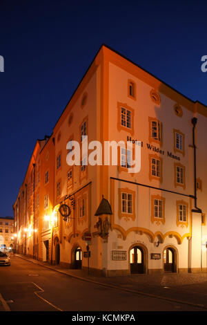 Schottgasse Street with Hotel Wilder Mann at dusk, Passau, Bavaria, Germany, Europe Hotel Wilder Mann, Schottgasse bei Abenddämmerung , Altstadt, Pass Stock Photo