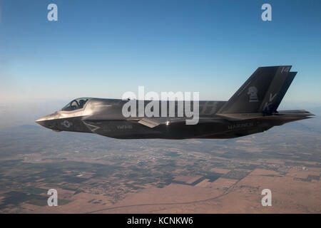 A U.S. Marine Corps F-35B Lightning II assigned to Marine Aviation Weapons and Tactics Squadron One (MAWTS-1) Stock Photo