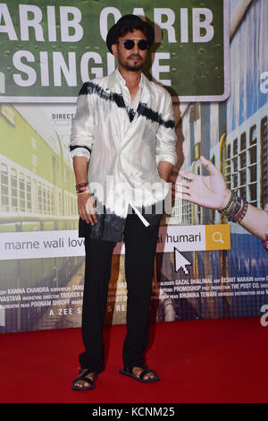 Mumbai, India. 06th Oct, 2017. Indian film actor Irrfan Khan at the trailer launch event of his upcoming Hindi film 'Qarib Qarib Singlle” at PVR cinema. Credit: Azhar Khan/Pacific Press/Alamy Live News Stock Photo