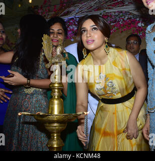 Mumbai, India. 06th Oct, 2017. Bollywood actress Bhumi Pednekar inaugurate Glitter 2017 Wedding & Lifestyle Exhibition at hotel JW Marriott, juhu in Mumbai. Credit: Azhar Khan/Pacific Press/Alamy Live News Stock Photo