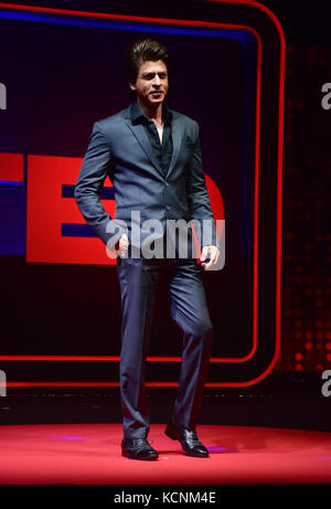 Mumbai, India. 05th Oct, 2017. Bollywood actor Shahrukh Khan present at the TEDTalks India launch event at hotel Taj Lands End, Bandra in Mumbai. Credit: Azhar Khan/Pacific Press/Alamy Live News Stock Photo