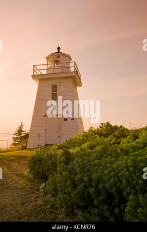 Walton Harbour lighthouse,Walton Harbour, Minas Basin along the Bay of Fundy, Nova Scotia, Canada Stock Photo