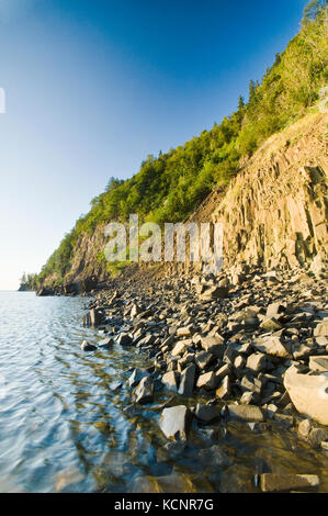 rock cliffs, near Parrsboro, Minas Basin, Bay of Fundy, Nova Scotia, Canada Stock Photo